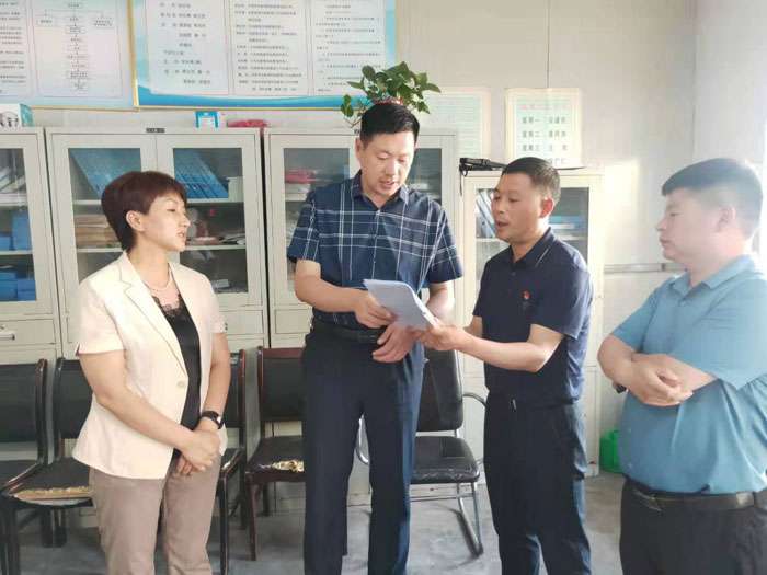 县委宣传部副部长李忠强调研“护苗”工作站建设情况 县委宣传部副部长李忠强调研“护苗”工作站建设情况