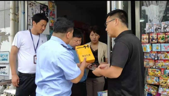 我县多部门集中开展校园周边文化环境专项整治行动 我县多部门集中开展校园周边文化环境专项整治行动