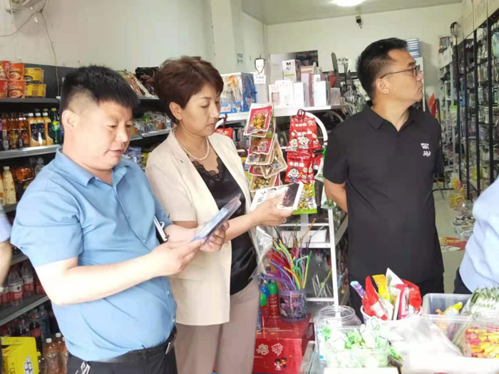我县多部门集中开展校园周边文化环境专项整治行动 我县多部门集中开展校园周边文化环境专项整治行动