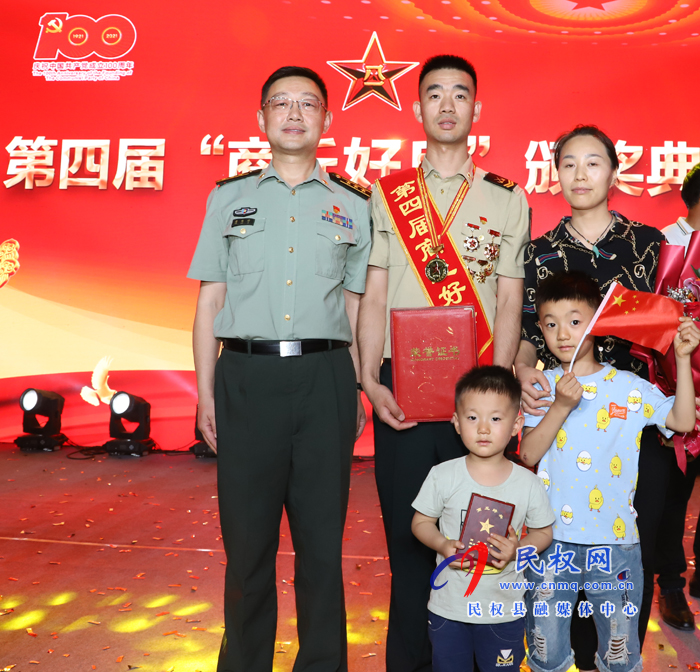 县人武部政委潘俊琦带队出席第四届“商丘好兵”颁奖典礼 县人武部政委潘俊琦带队出席第四届“商丘好兵”颁奖典礼