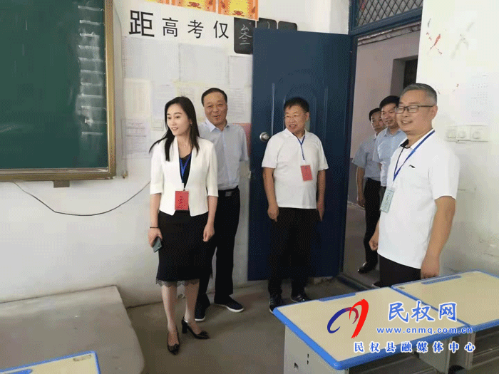 副县长朱琳察看中考考务工作 副县长朱琳察看中考考务工作