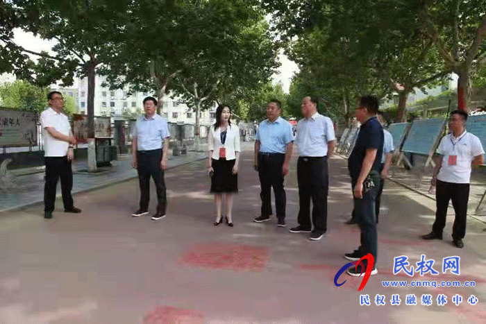 副县长朱琳察看中考考务工作 副县长朱琳察看中考考务工作
