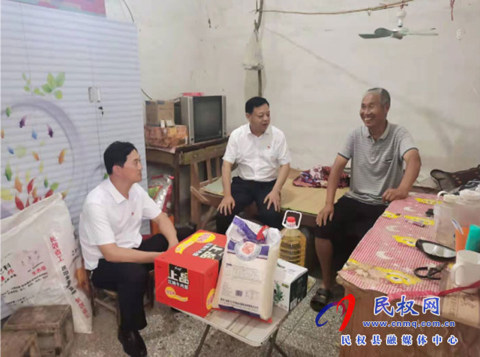 县人大副主任石克林到孙六镇开展“三五”基层工作日活动 县人大副主任石克林到孙六镇开展“三五”基层工作日活动