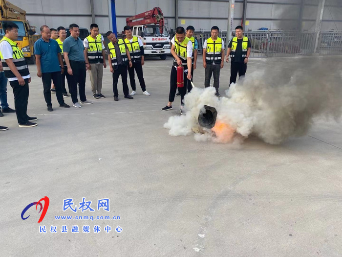 城管局路灯所:进行消防演练、加强安全排查 城管局路灯所:进行消防演练、加强安全排查