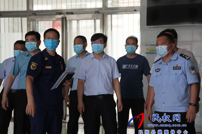 县委副书记、县长张团结带队督查安全生产及火灾防治工作 县委副书记、县长张团结带队督查安全生产及火灾防治工作