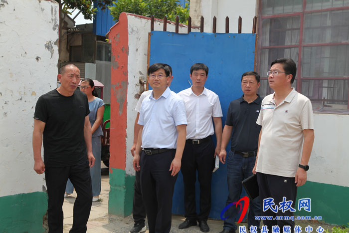 县委副书记、县长张团结带队督查安全生产及火灾防治工作 县委副书记、县长张团结带队督查安全生产及火灾防治工作