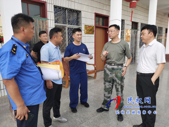 县人武部政委潘俊琦到林七乡检查消防安全工作 县人武部政委潘俊琦到林七乡检查消防安全工作
