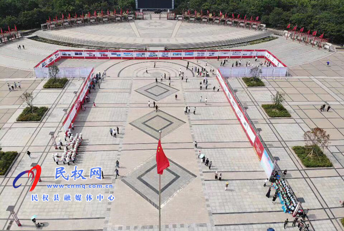 我县庆祝中国共产党成立100周年“奋斗百年路·启航新征程”大型图片展开展