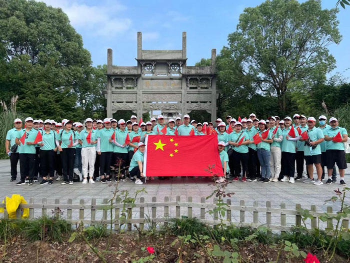 县东方超市组织优秀员工赴浙江开展党史学习教育