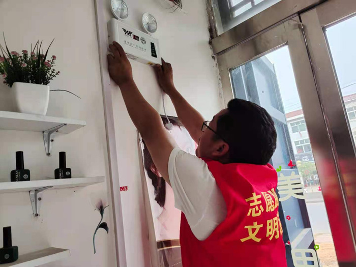 双塔镇文明实践志愿者助力安全生产 双塔镇文明实践志愿者助力安全生产