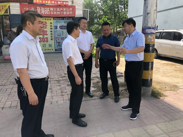 县委副书记、县长张团结到伯党乡督导“九小”场所和沿街门面整治工作 县委副书记、县长张团结到伯党乡督导“九小”场所和沿街门面整治工作