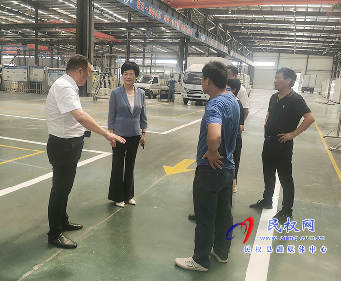 县人大常委会主任周燕督查涉氨企业安全生产工作 县人大常委会主任周燕督查涉氨企业安全生产工作