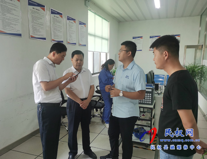 县人大常委会副主任石克林到河南省国益气体督导安全生产工作 县人大常委会副主任石克林到河南省国益气体督导安全生产工作