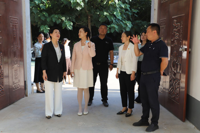 省妇联联络部部长卢前扬到野岗镇观摩美丽乡村和美丽庭院建设工作 省妇联联络部部长卢前扬到野岗镇观摩美丽乡村和美丽庭院建设工作