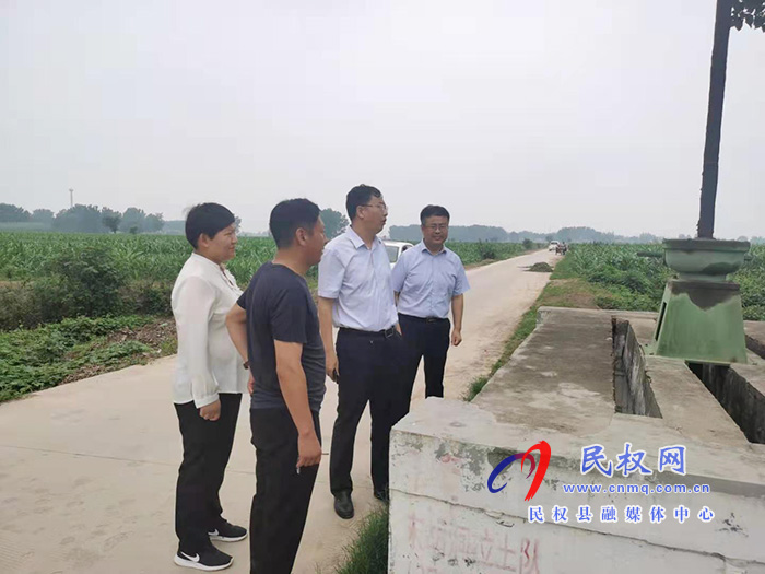 县委常委、纪委书记、监察委主任张亚光到王庄寨镇开展巡河工作