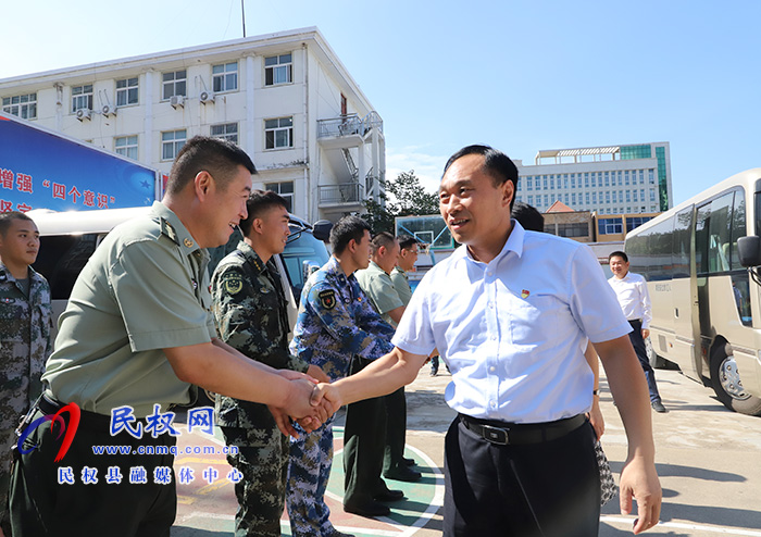 县领导“八一”前夕慰问驻民官兵和消防指战员