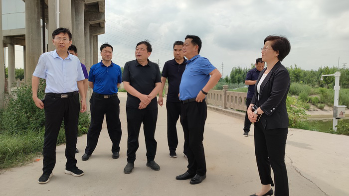 副县长陈进领查看城市防汛排涝工作 副县长陈进领查看城市防汛排涝工作