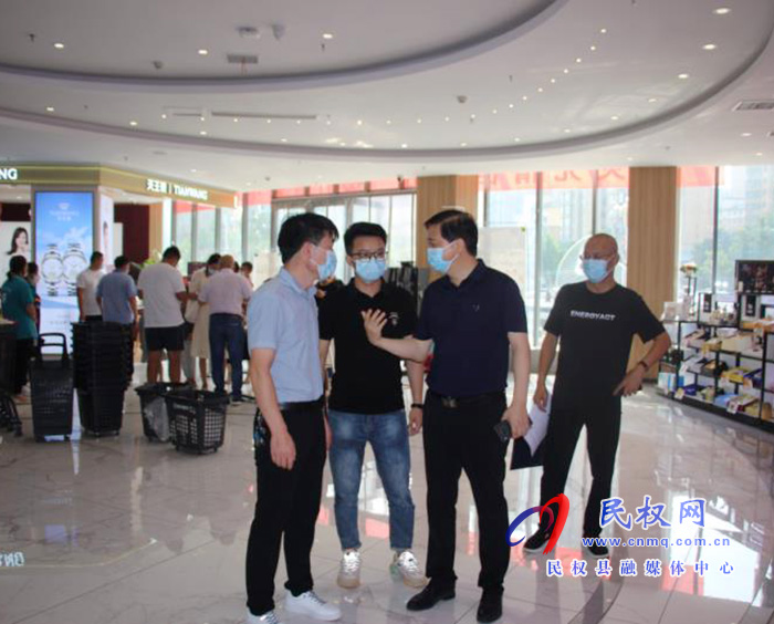 县委常委、统战部长赵通到联华超市开展“万人助万企”活动 县委常委、统战部长赵通到联华超市开展“万人助万企”活动