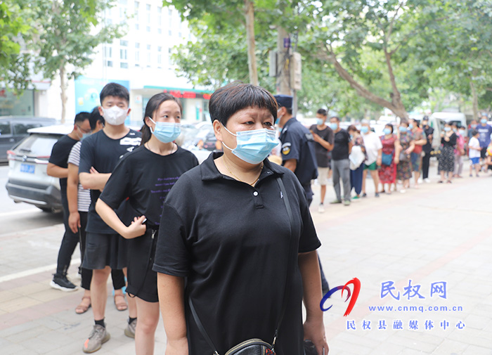 核酸检测采样点:提前派号排队井然有序 核酸检测采样点:提前派号排队井然有序