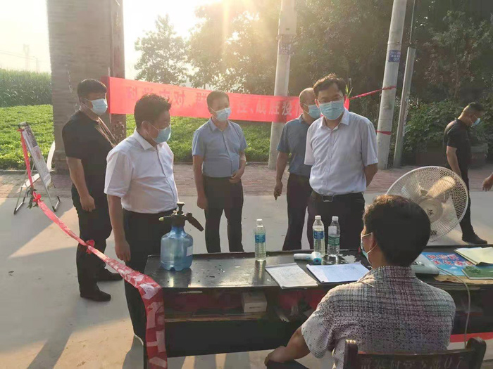 县委常委、纪委书记、监察委主任张亚光到人和镇督导检查疫情防控工作 县委常委、纪委书记、监察委主任张亚光到人和镇督导检查疫情防控工作