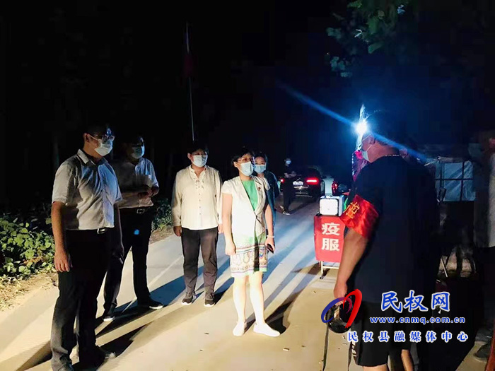 县委副书记、县长候选人王静娴深入乡镇夜查疫情防控工作 县委副书记、县长候选人王静娴深入乡镇夜查疫情防控工作