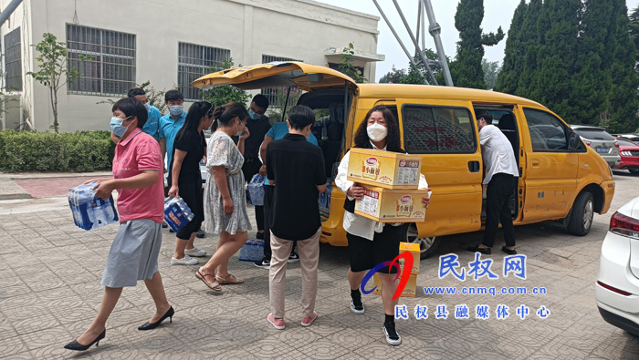 爱心企业儒房地产慰问融媒体中心一线工作人员 爱心企业儒房地产慰问融媒体中心一线工作人员