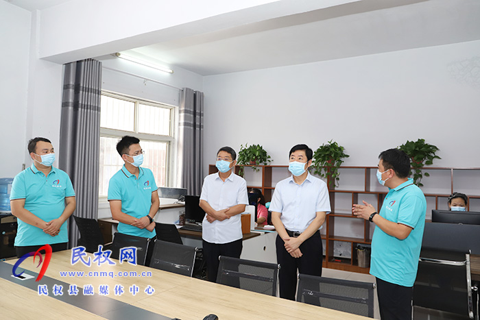 县委常委、宣传部长屠志远到融媒体中心督导疫情防控工作 县委常委、宣传部长屠志远到融媒体中心督导疫情防控工作
