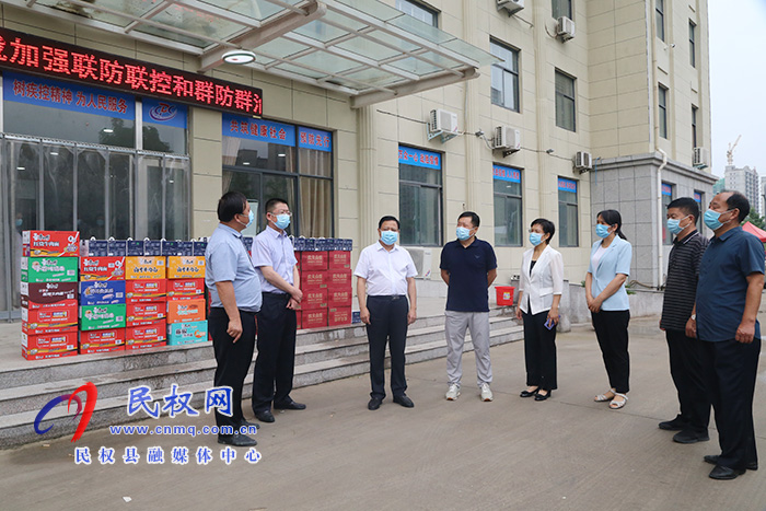 县人大常委会副主任石克林、李新军、李勇到县疾控中心慰问疫情防控一线工作者 县人大常委会副主任石克林、李新军、李勇到县疾控中心慰问疫情防控一线工作者