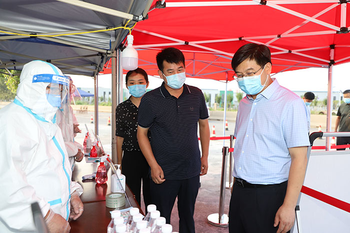 县委书记张团结调研疫情防控和消防安全工作 县委书记张团结调研疫情防控和消防安全工作
