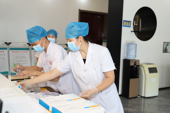 探访扎根在定点隔离酒店“疫”线医务工作者 探访扎根在定点隔离酒店“疫”线医务工作者
