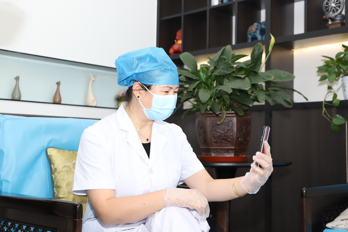 探访扎根在定点隔离酒店“疫”线医务工作者 探访扎根在定点隔离酒店“疫”线医务工作者