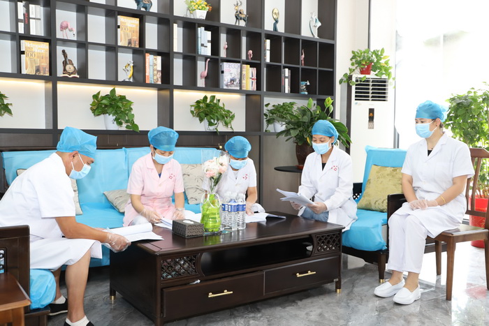 探访扎根在定点隔离酒店“疫”线医务工作者 探访扎根在定点隔离酒店“疫”线医务工作者