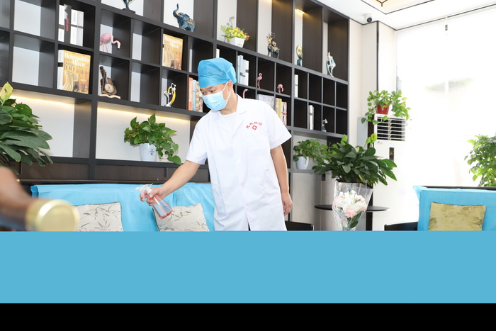 探访扎根在定点隔离酒店“疫”线医务工作者 探访扎根在定点隔离酒店“疫”线医务工作者