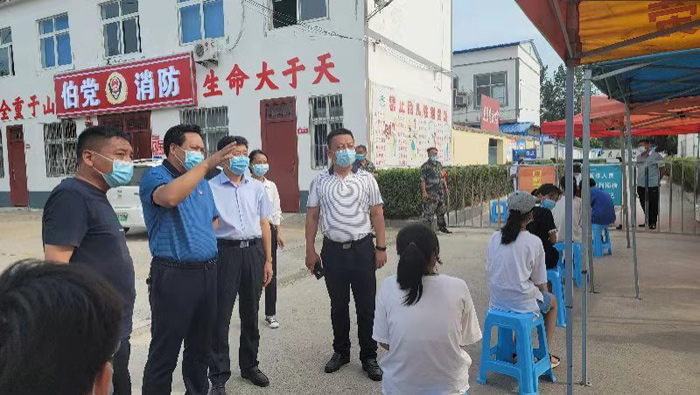 县领导孟祥亮、陈鸿志督导伯党乡疫苗接种工作 县领导孟祥亮、陈鸿志督导伯党乡疫苗接种工作