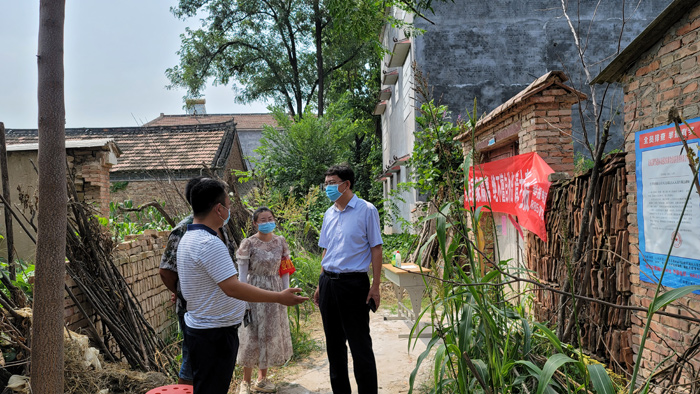 县委常委、纪委书记、监察委主任张亚光督导伯党乡疫情防控工作 县委常委、纪委书记、监察委主任张亚光督导伯党乡疫情防控工作