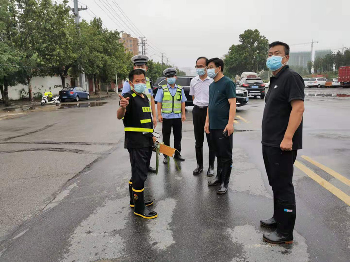 县委书记张团结查看防汛工作 县委书记张团结查看防汛工作