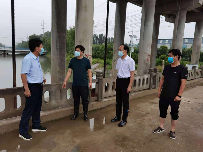 县委书记张团结查看防汛工作 县委书记张团结查看防汛工作