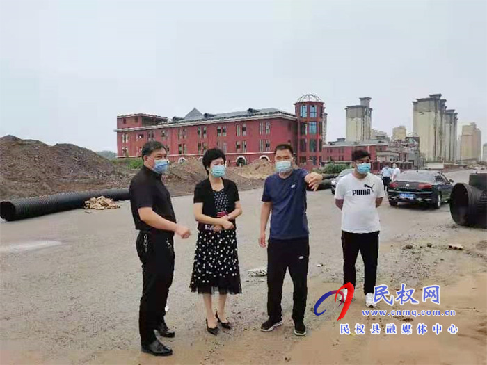 县人大常委会主任周燕深入到民权鲲鹏学校、北海路、曙光路现场督导工程施工进度 县人大常委会主任周燕深入到民权鲲鹏学校、北海路、曙光路现场督导工程施工进度
