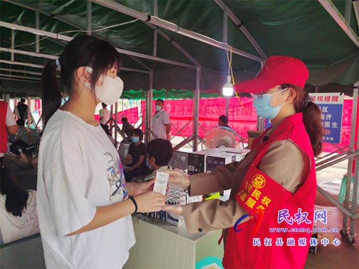 双塔镇：便民举措暖民心 疫苗接种“有温度”