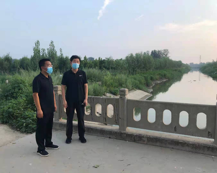 县委常委、宣传部长屠志远到南华办事处巡河督导防汛工作 县委常委、宣传部长屠志远到南华办事处巡河督导防汛工作