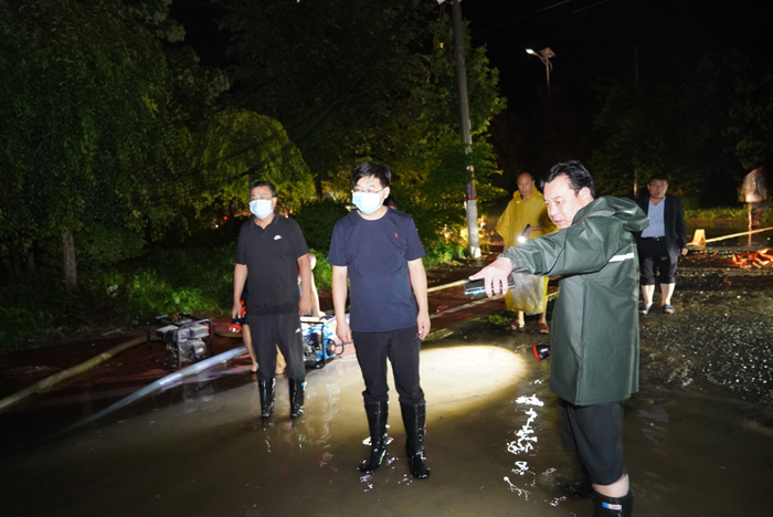 县委书记张团结到龙塘镇查看防汛工作 县委书记张团结到龙塘镇查看防汛工作