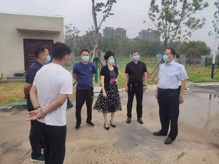 县人大常委会主任周燕深入到民权鲲鹏学校北海路、曙光路现场督导工程施工进度 县人大常委会主任周燕深入到民权鲲鹏学校北海路、曙光路现场督导工程施工进度