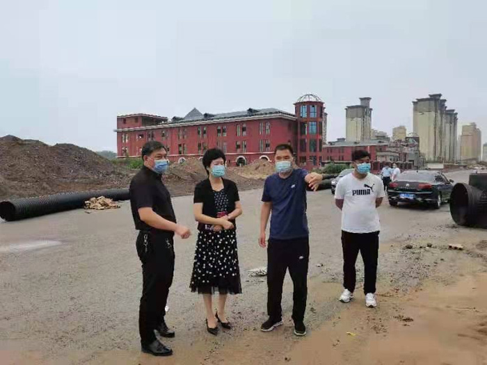 县人大常委会主任周燕深入到民权鲲鹏学校北海路、曙光路现场督导工程施工进度 县人大常委会主任周燕深入到民权鲲鹏学校北海路、曙光路现场督导工程施工进度