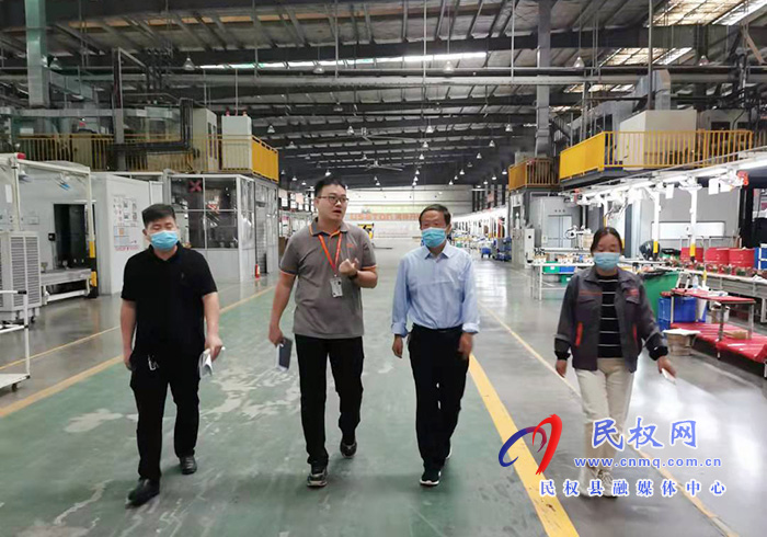 县总工会党组书记、主席瞿志君深入企业开展“万人助万企”活动 县总工会党组书记、主席瞿志君深入企业开展“万人助万企”活动