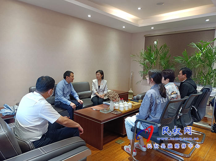县委副书记、代县长王静娴到分包企业开展“万人助万企”活动 县委副书记、代县长王静娴到分包企业开展“万人助万企”活动