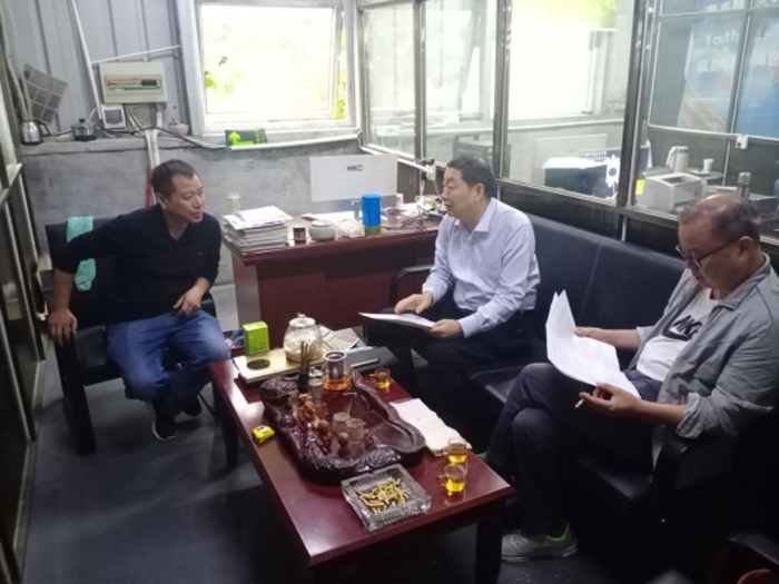 县规划中心主任汪培明深入民权县红科电器有限公司开展“万人助万企”活动 县规划中心主任汪培明深入民权县红科电器有限公司开展“万人助万企”活动