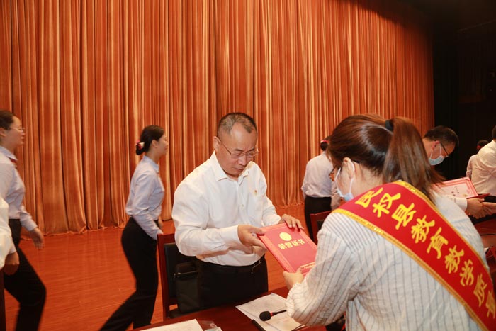民权县庆祝第37个教师节暨教育体育工作表彰大会举行 民权县庆祝第37个教师节暨教育体育工作表彰大会举行