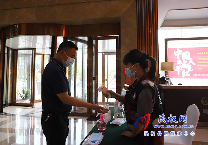 出席市政协会议的民权政协委员陆续报到 出席市政协会议的民权政协委员陆续报到