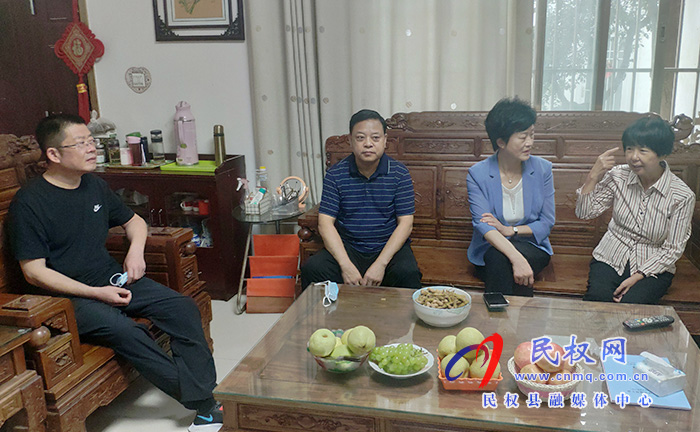 县人大常委会主任周燕中秋节前夕看望慰问人大退休老干部 县人大常委会主任周燕中秋节前夕看望慰问人大退休老干部