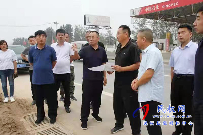 县政协主席周明河到冰熊大道西段环境综合整治项目督导工作 县政协主席周明河到冰熊大道西段环境综合整治项目督导工作